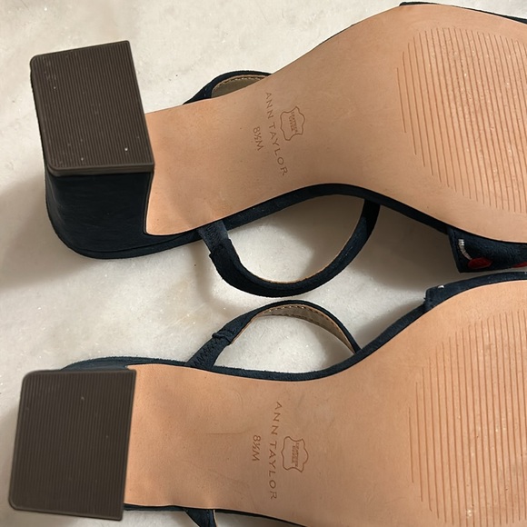 NIB Ann Taylor Cherry Two Strap Suede Block Heel Sandal in Night Sky Size 8 1/2 - Picture 6 of 6